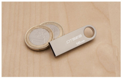 USB накопитель 32Gb Kingston DataTraveler SE9 G2 Silver